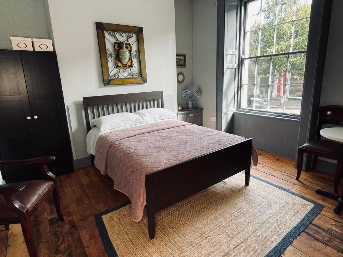 Old Dublin 'Four Sisters' — Photos 1